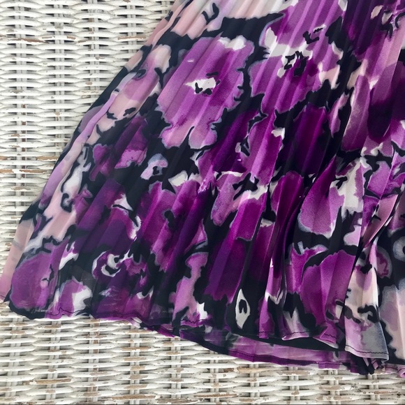 🆕NWOT {BCBGeneration} Purple Floral Micro-pleat Mini Swing Skirt • Size 8 - Picture 2 of 8
